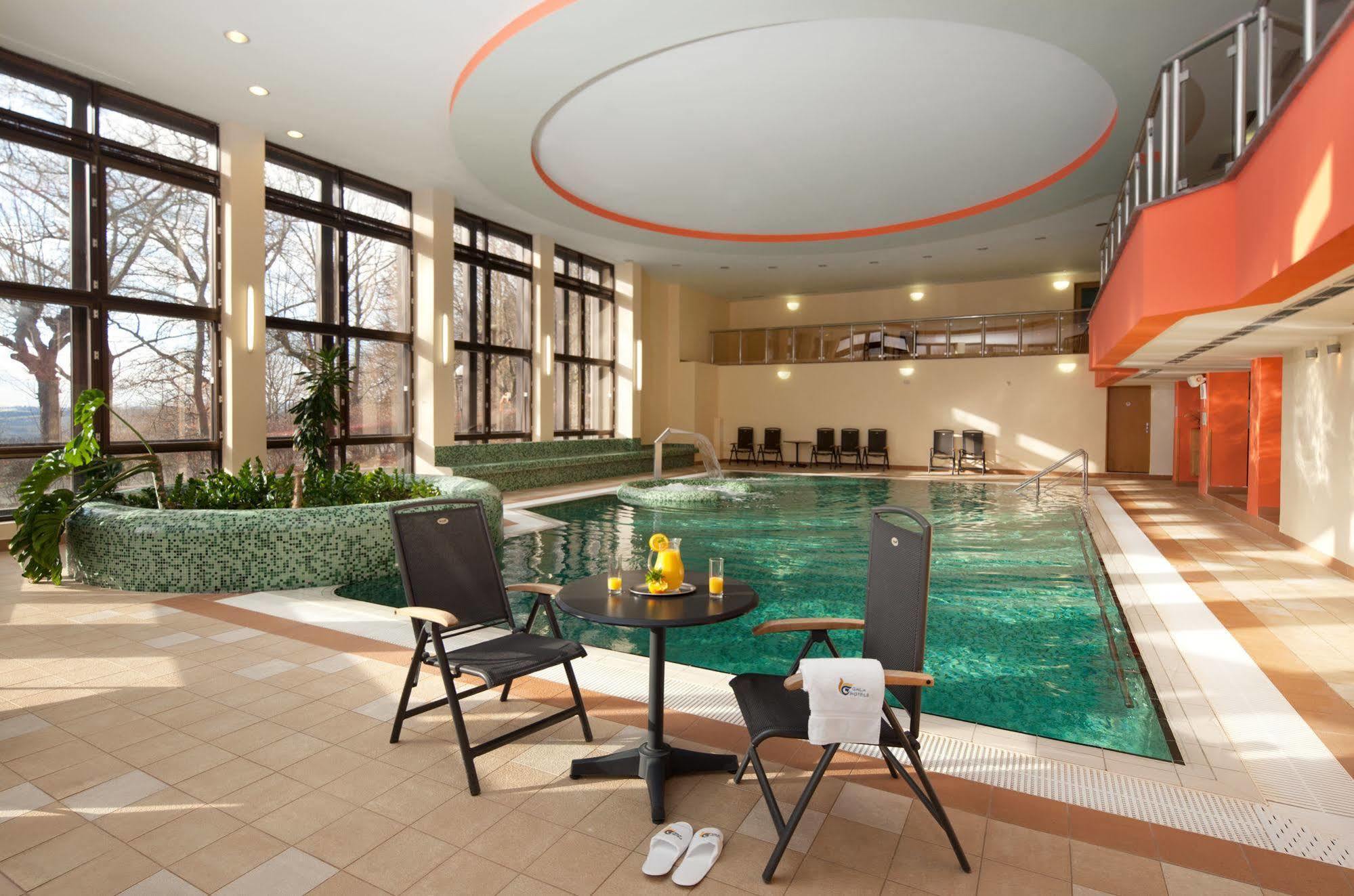Chateau Monty Spa Resort Marianske Lazne Exterior foto